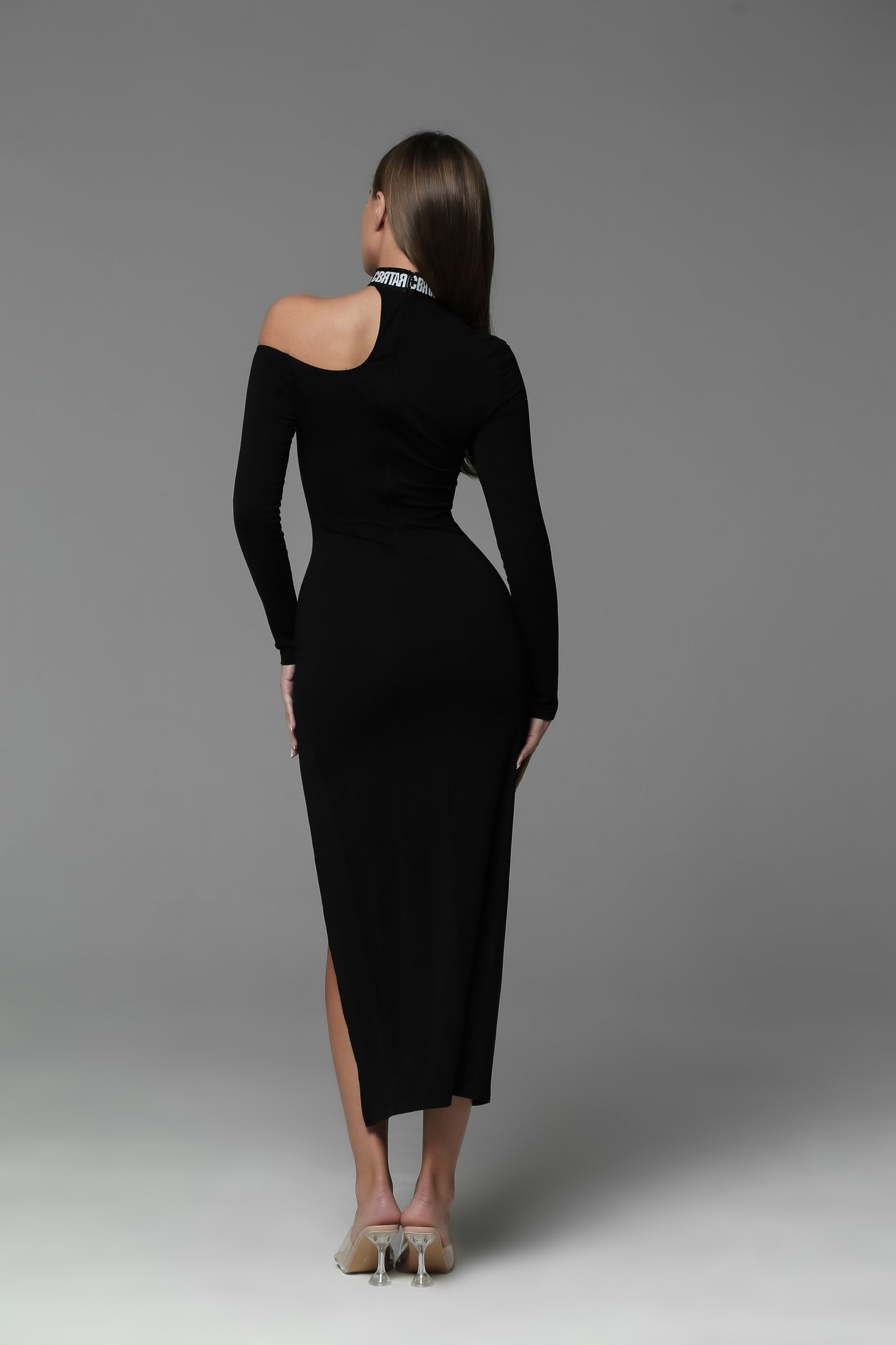 Kleid mit dekorativem Ausschnitt