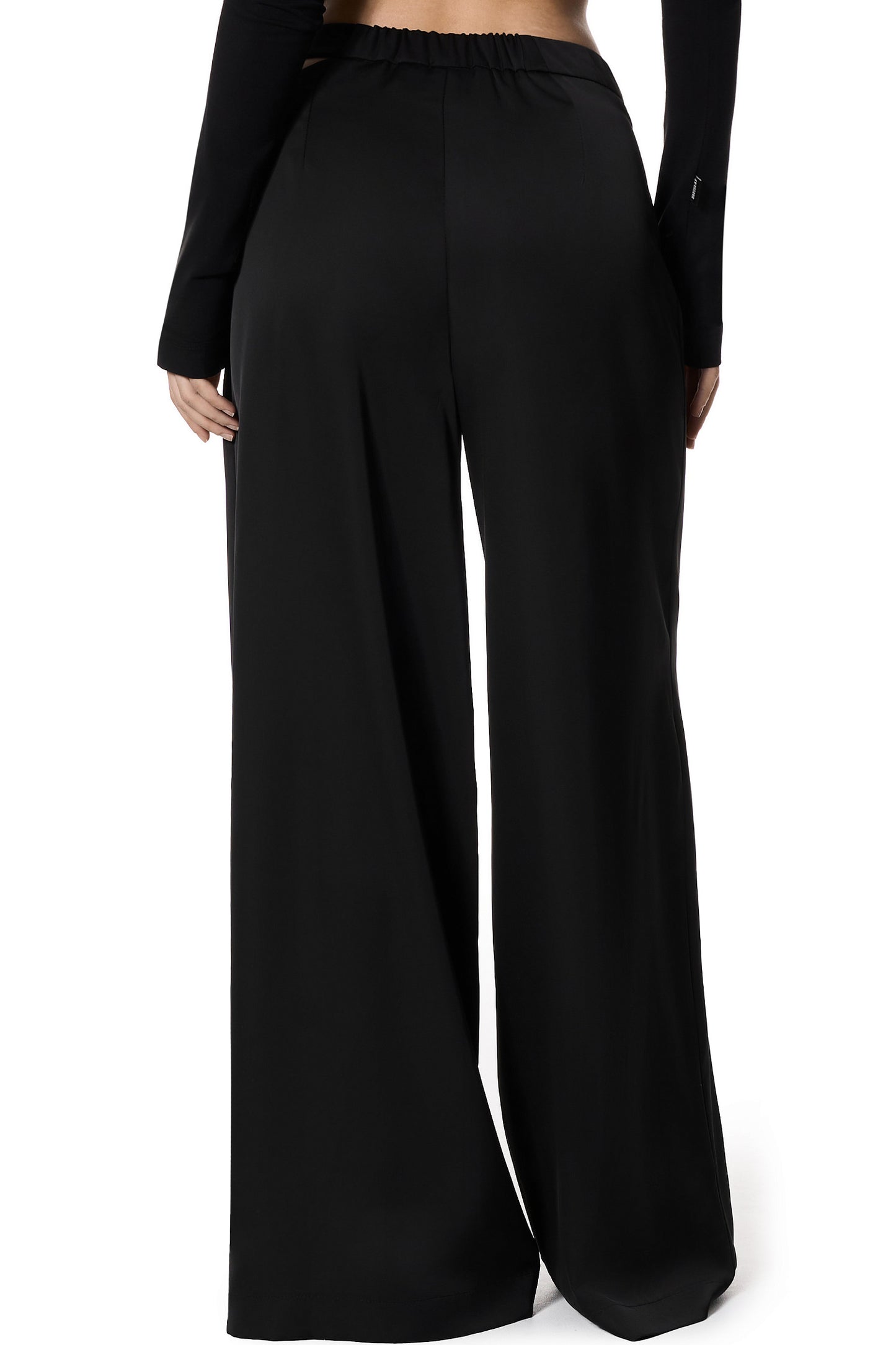 Schwarze Hose mit asymmetrischem Bund