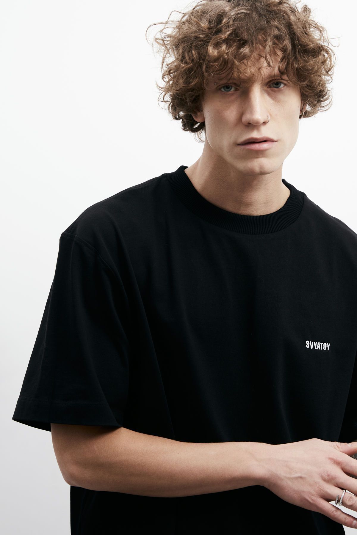 Basic-T-Shirt SVYATOY, Schwarz