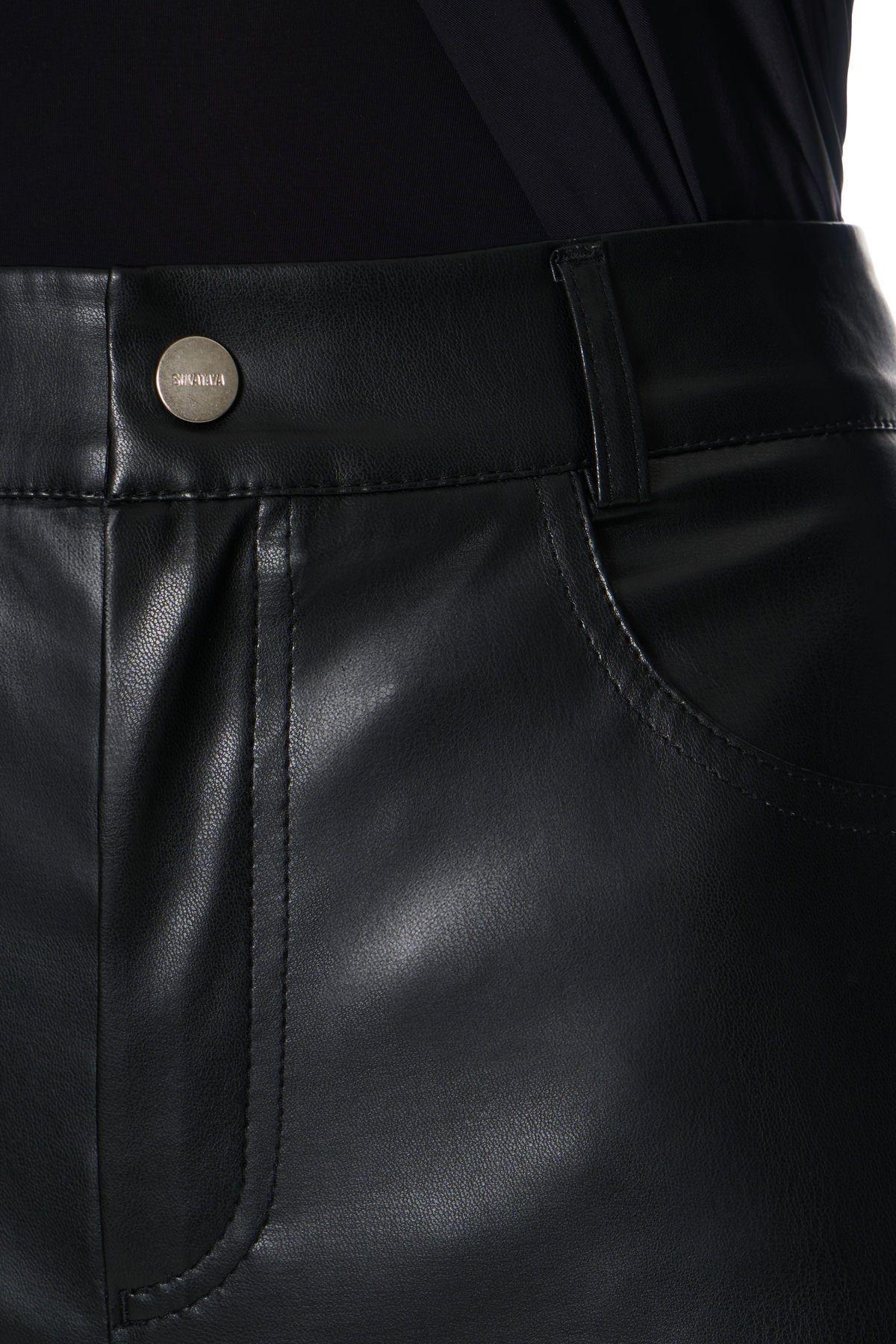 Mini-Shorts aus Öko-Leder