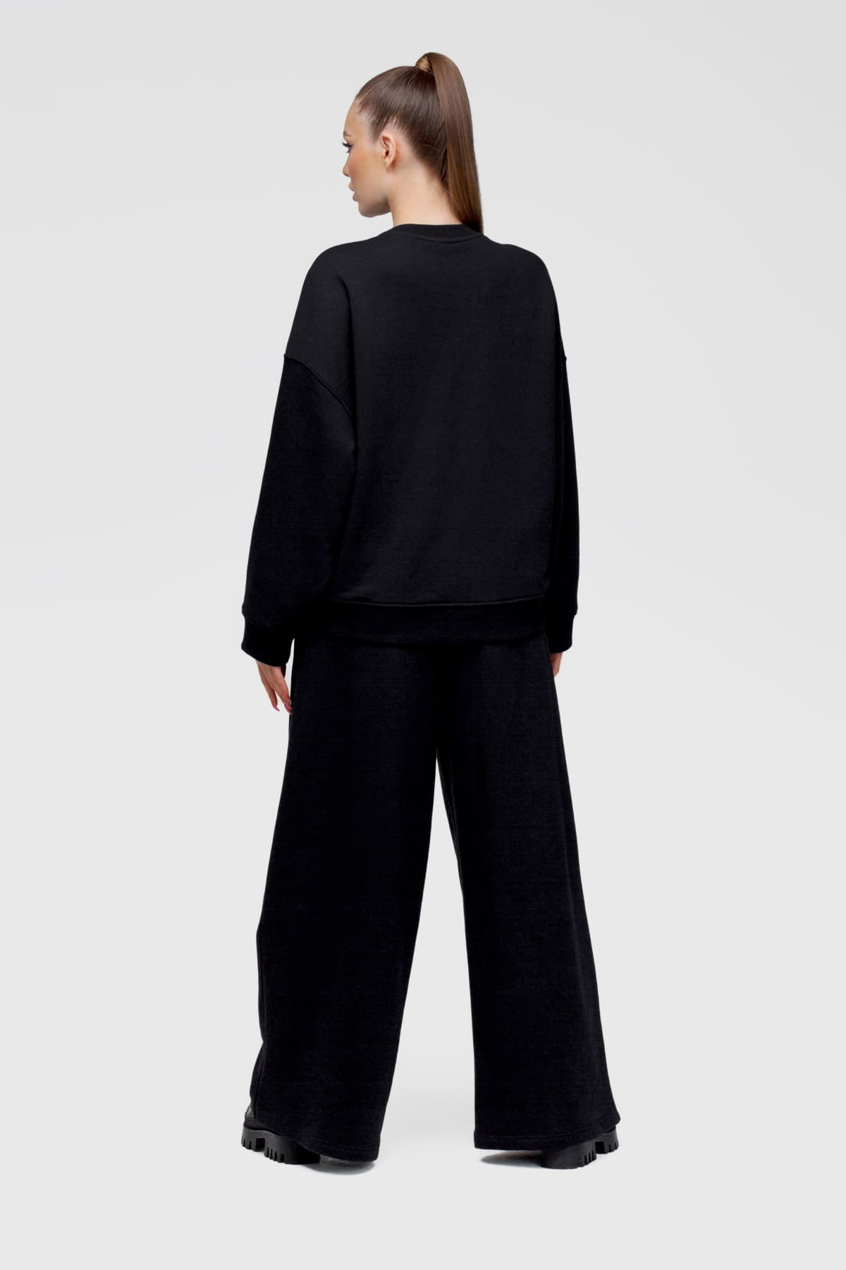 Basic Sweatshirt SVYATAYA