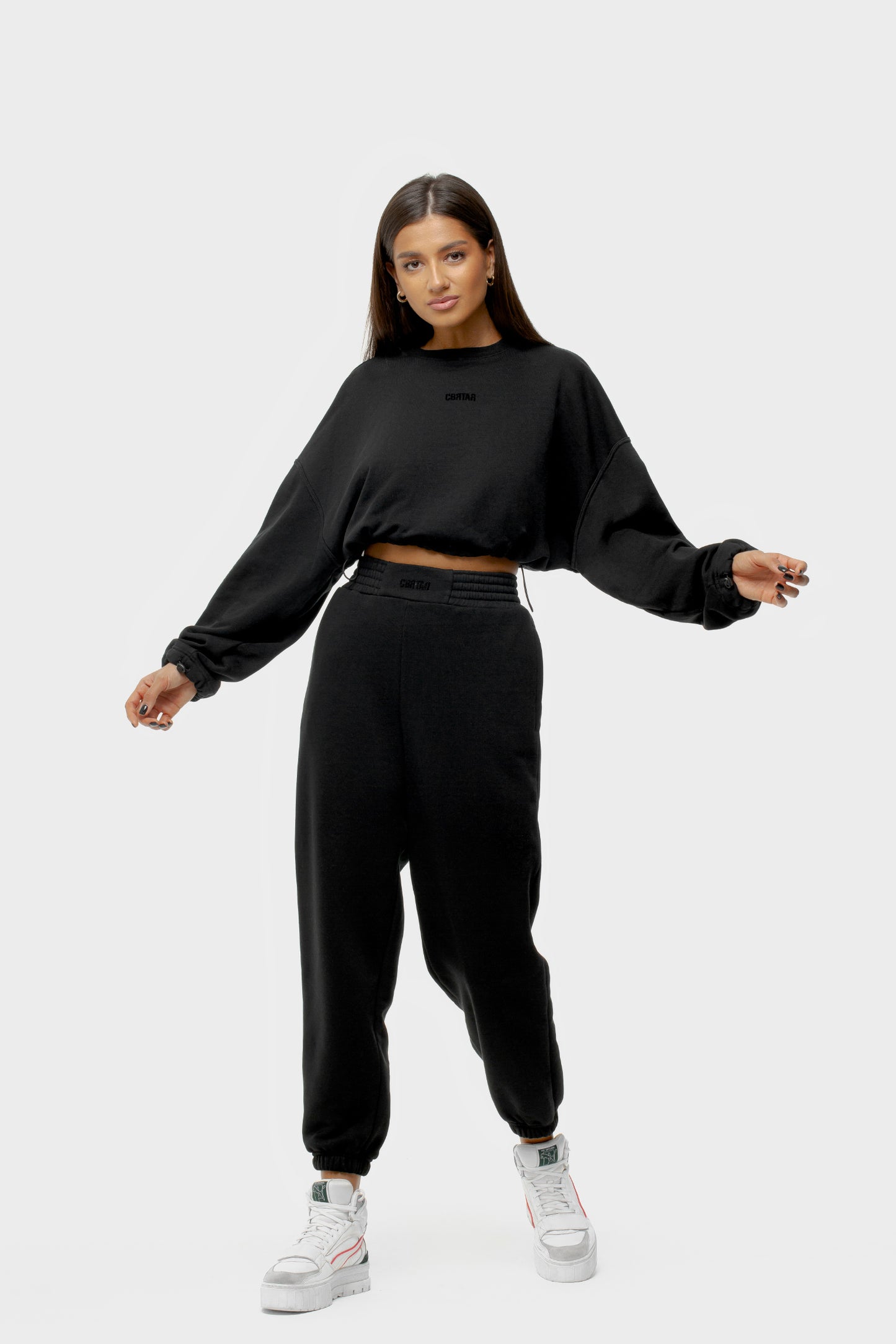 Jogginghose SVYATAYA Black