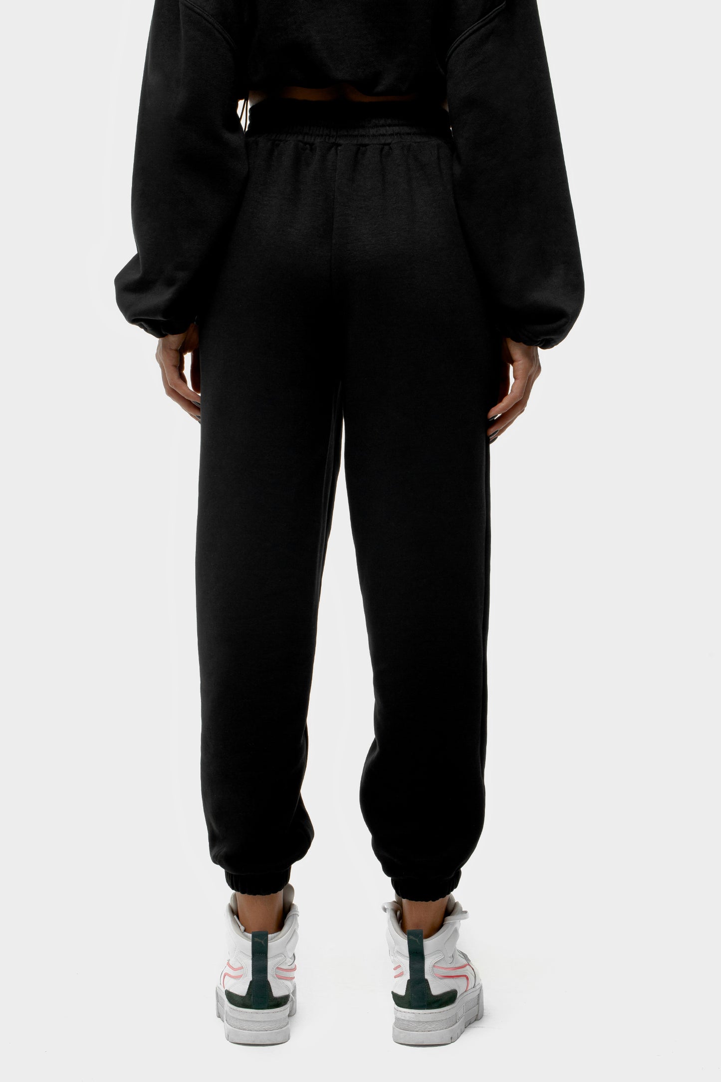 Jogginghose SVYATAYA Black