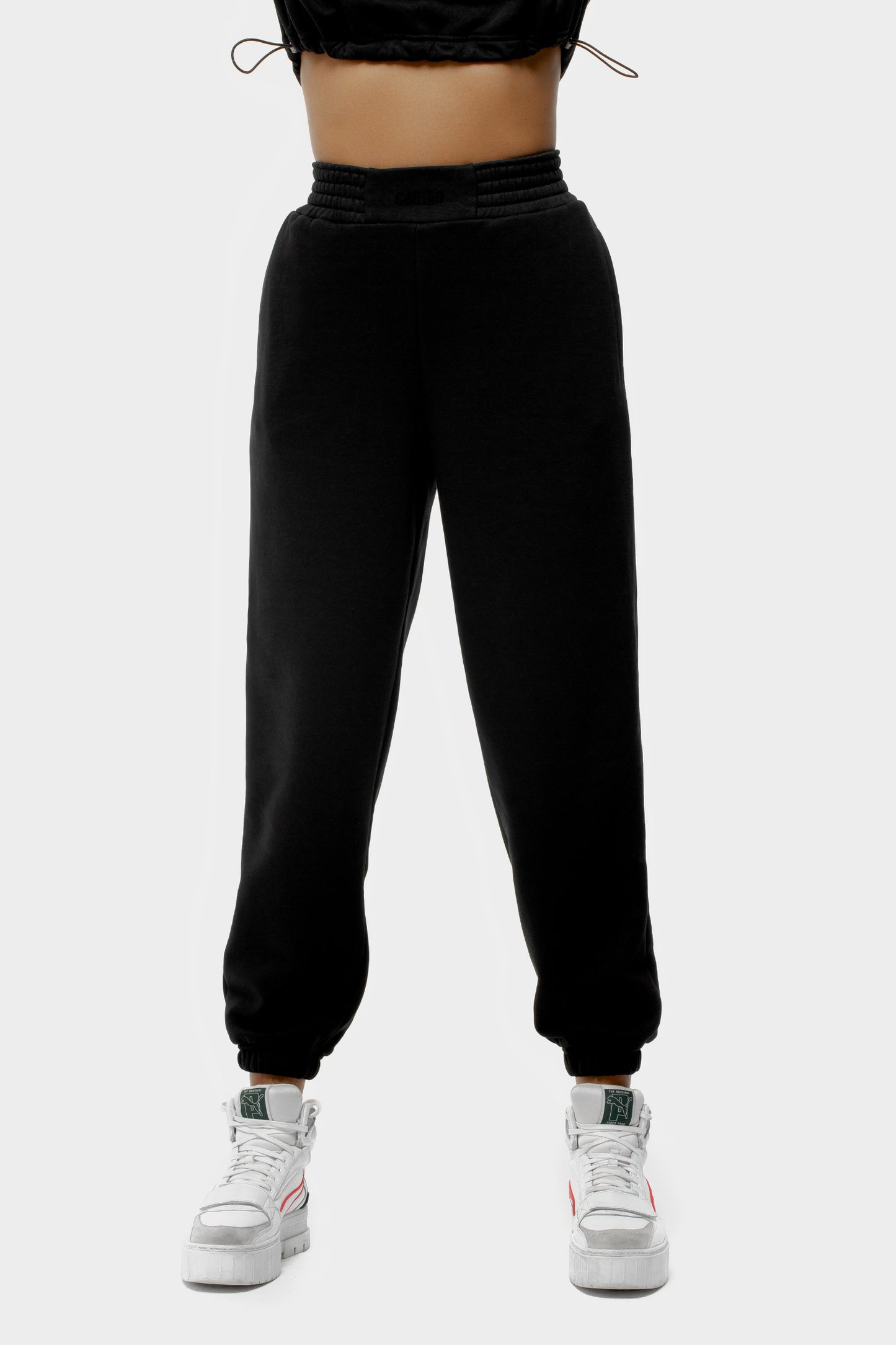 Jogginghose SVYATAYA Black