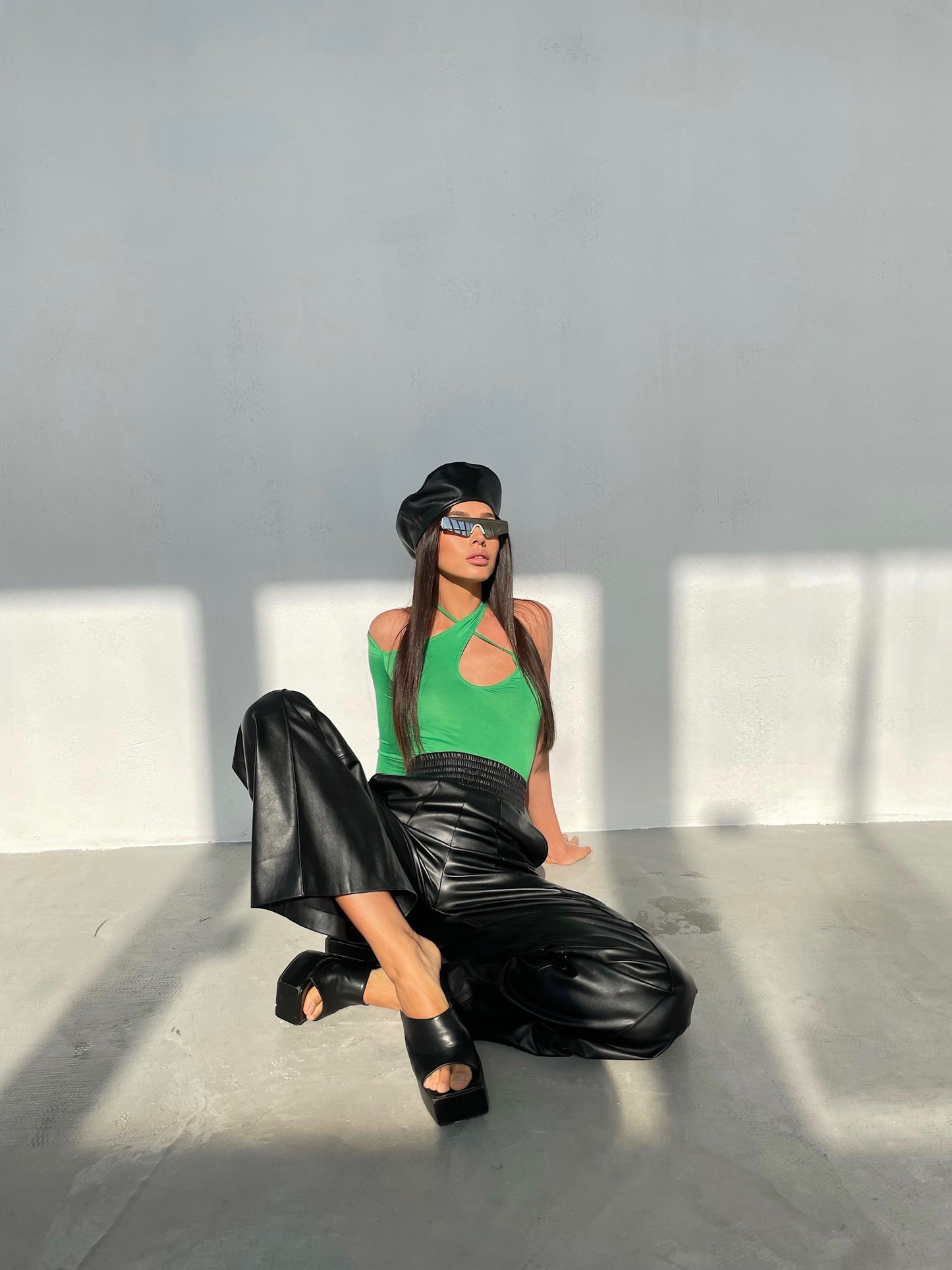 Assymetrischer Body mit einem Ärmel, Grün