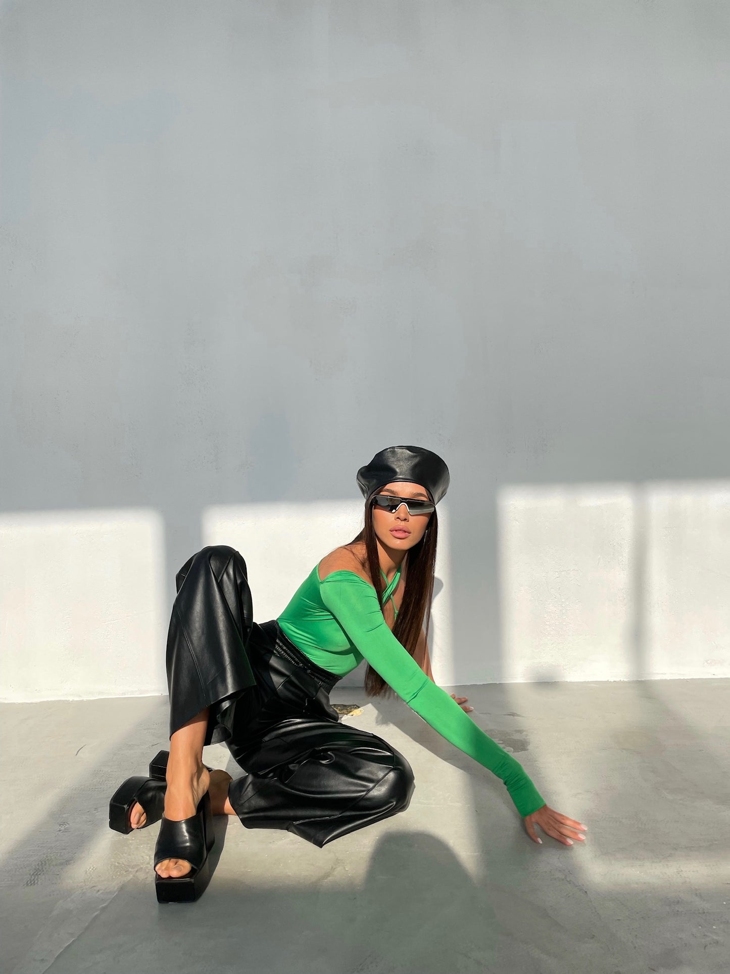 Assymetrischer Body mit einem Ärmel, Grün