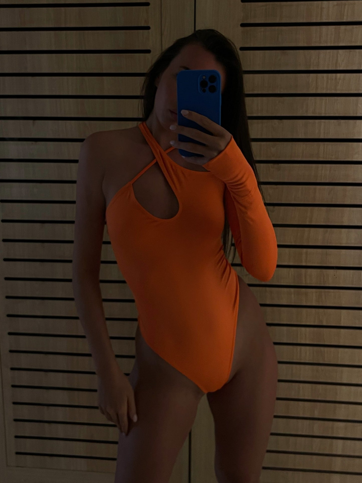 Assymetrischer Body mit einem Ärmel, Orange