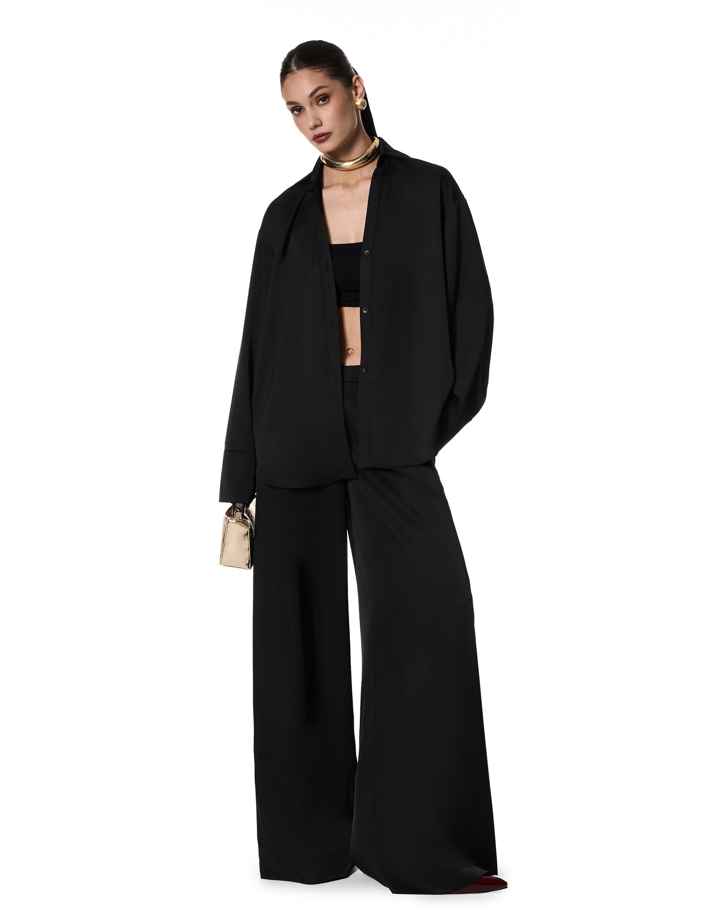 Schwarze Hose mit asymmetrischem Bund