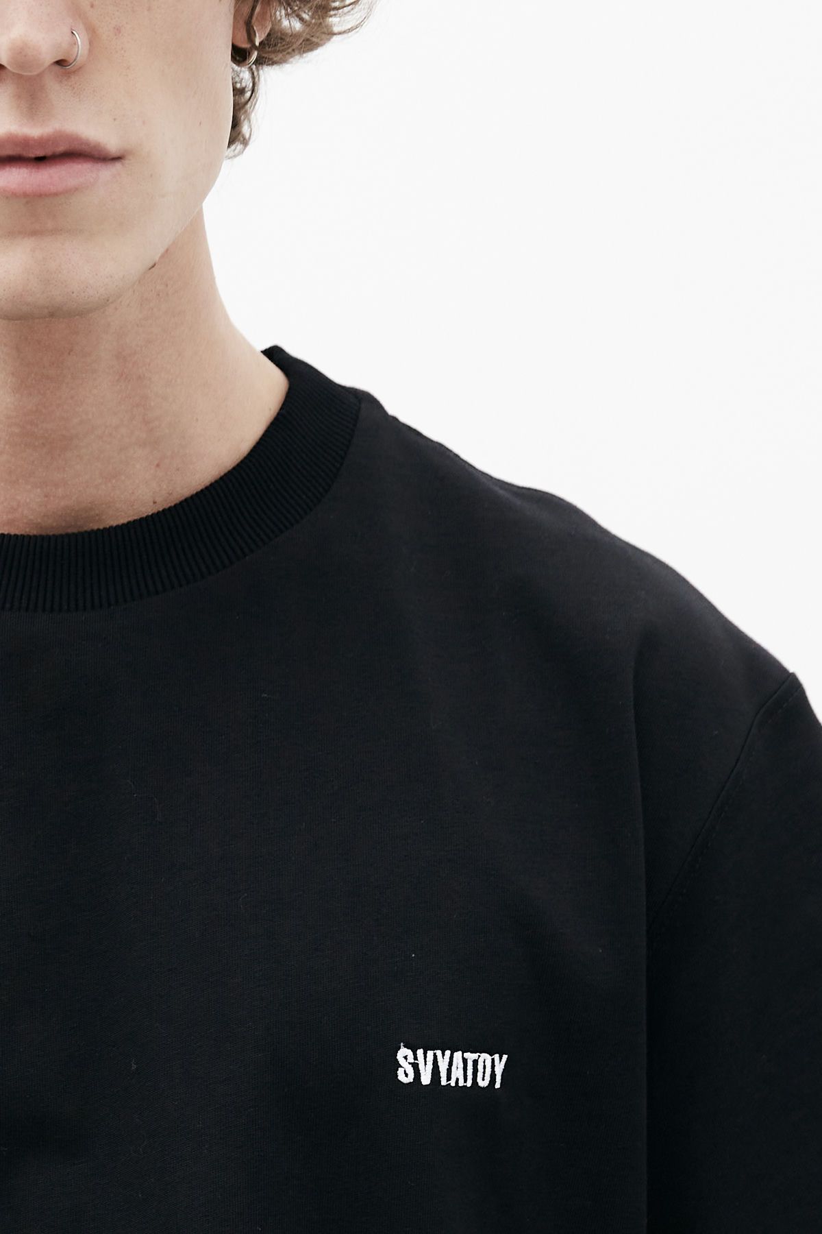 Basic-T-Shirt SVYATOY, Schwarz