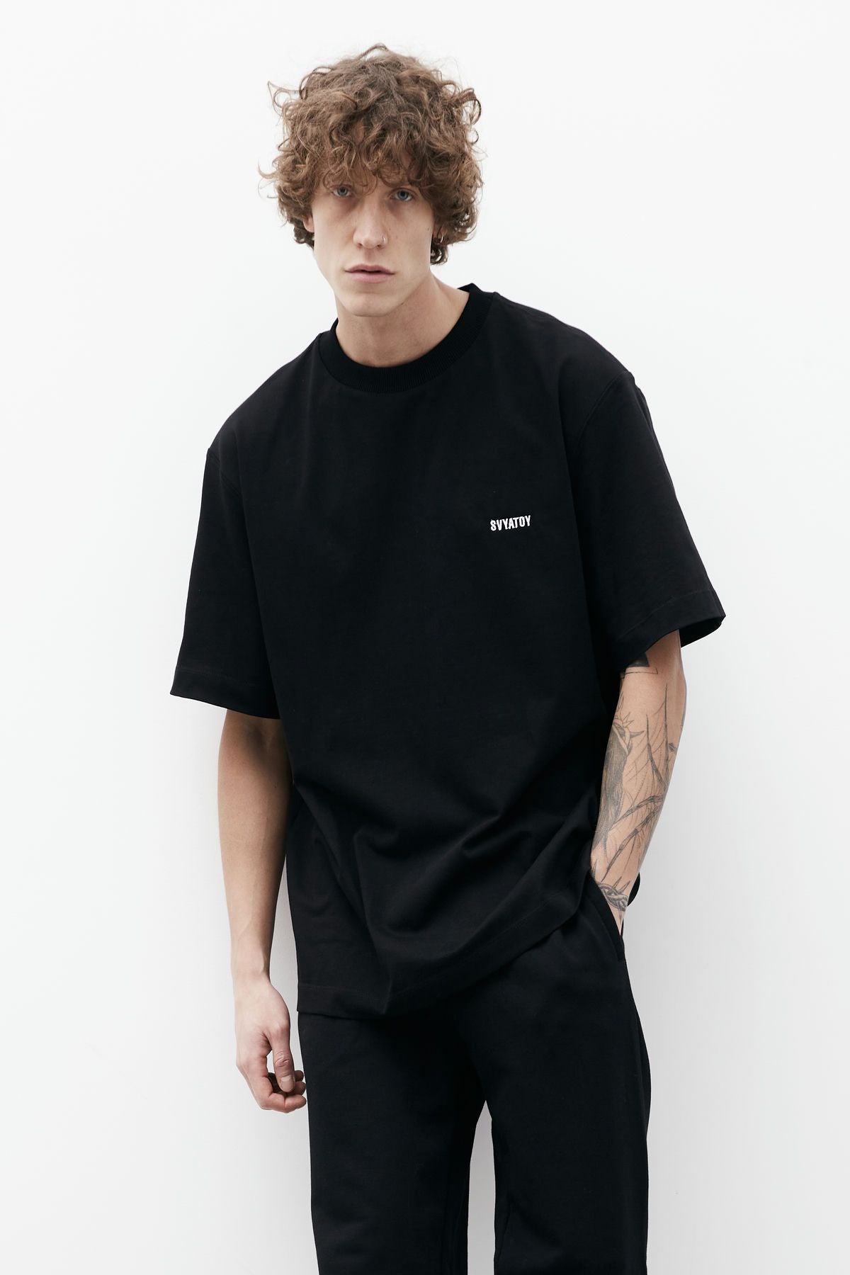 Basic-T-Shirt SVYATOY, Schwarz